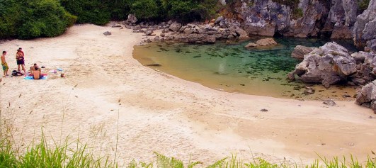 As_pessoas_a_chamam_de_a_praia_mais_estranha_do_mundo._Na_o_e_difi_cil_entender_o_por_que_