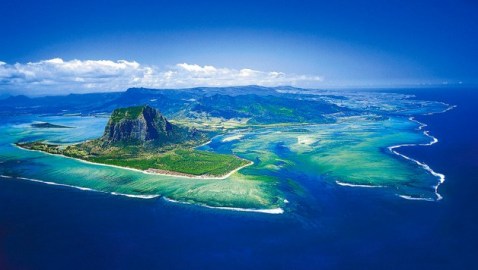 UnderwaterWaterfall_interna-628x356